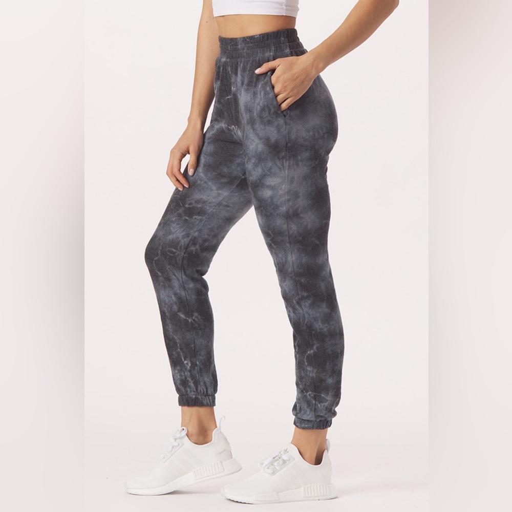 GYLDER Powder Jogger in black tie-dye